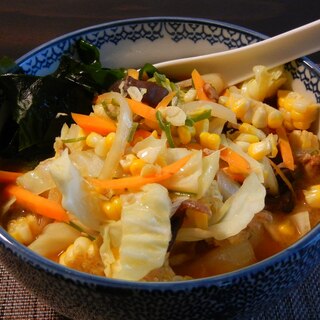 トウモロコシとワカメの野菜味噌ラーメン